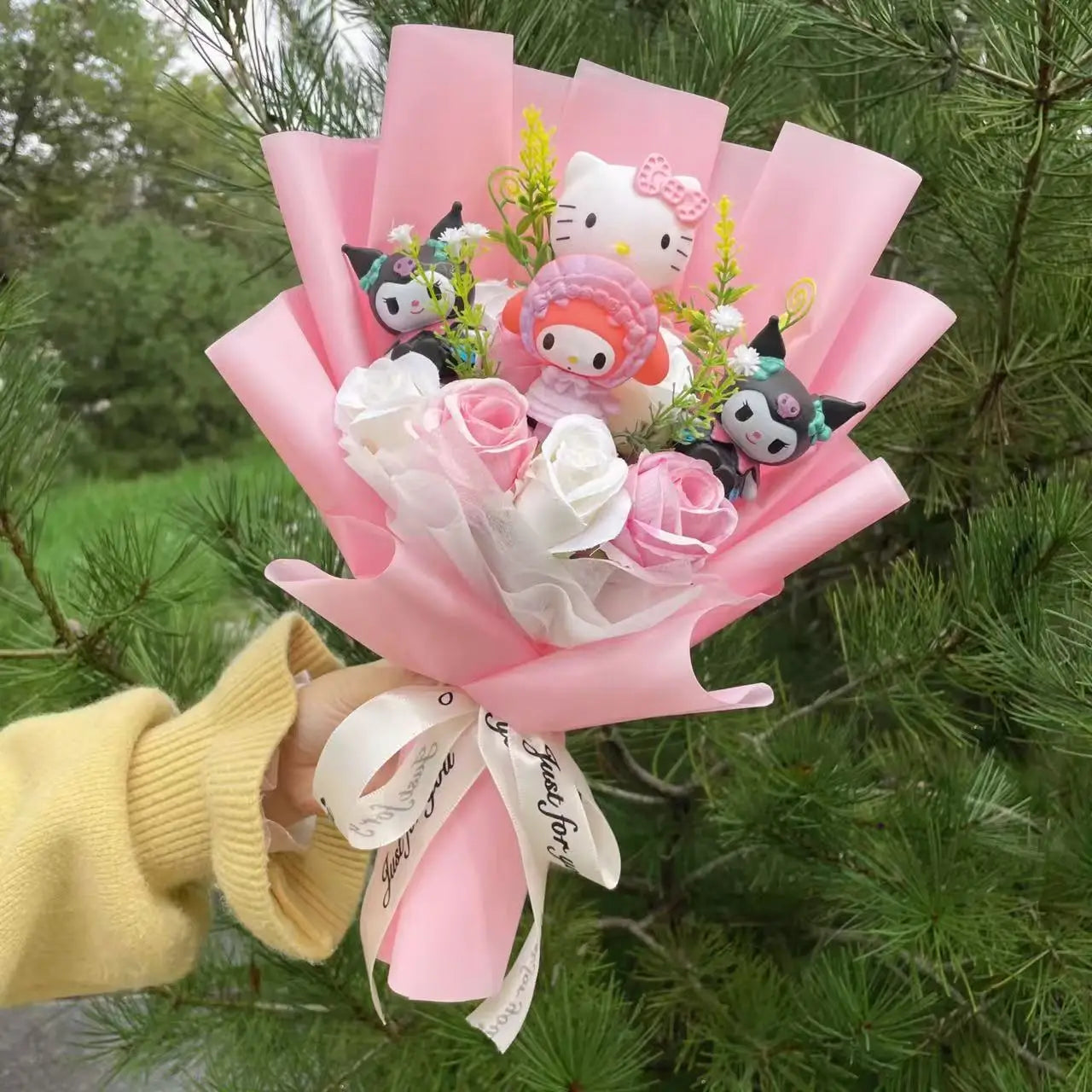 Cartoon Vinyl Doll Action Figures With Artificial Flower Creative Bouquet Christmas Valentine Birthday Gifts